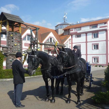 Famozclub Hotel Bakov nad Jizerou Exterior foto