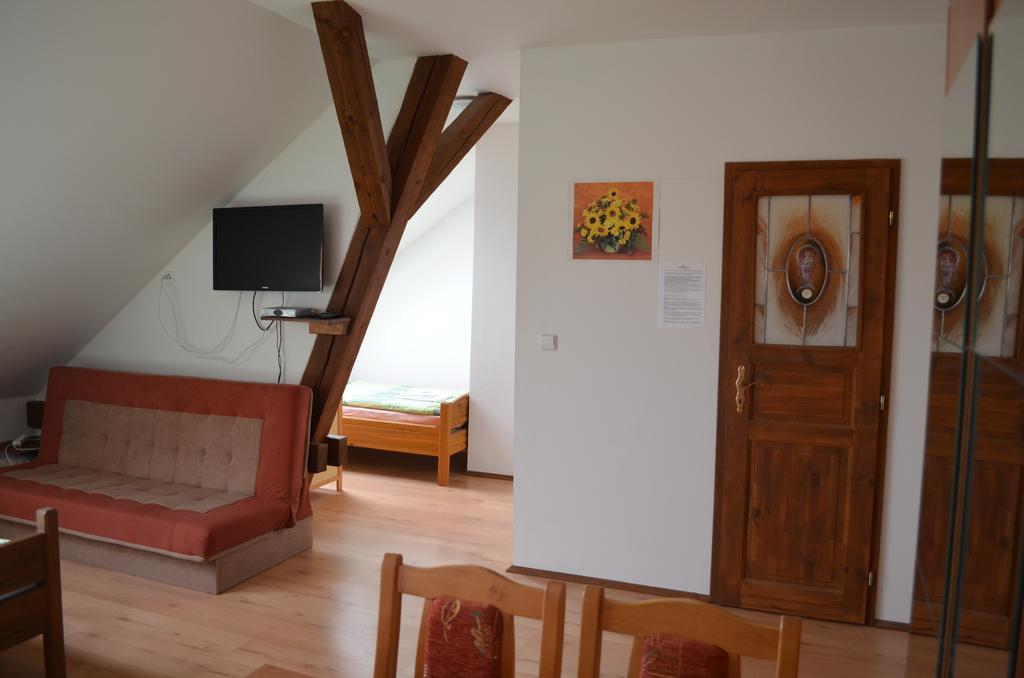 Famozclub Hotel Bakov nad Jizerou Cameră foto