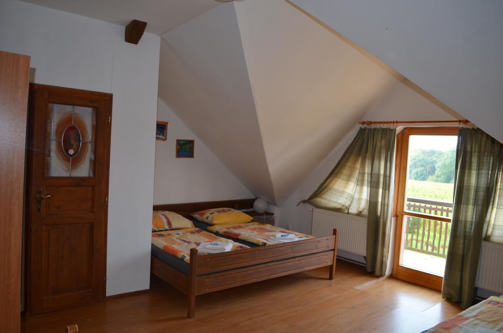 Famozclub Hotel Bakov nad Jizerou Cameră foto