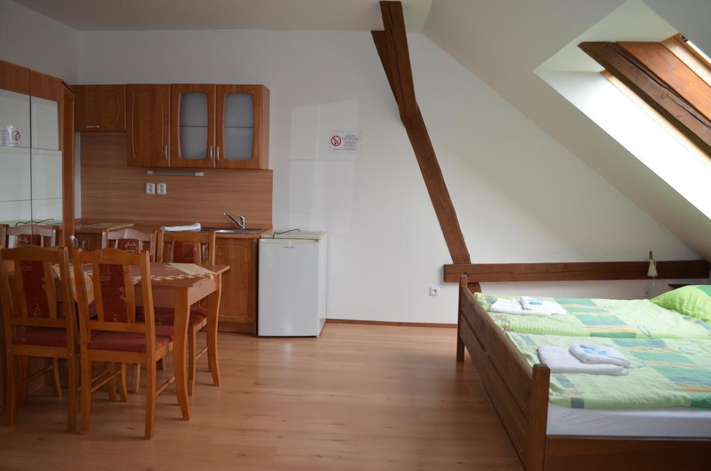 Famozclub Hotel Bakov nad Jizerou Cameră foto