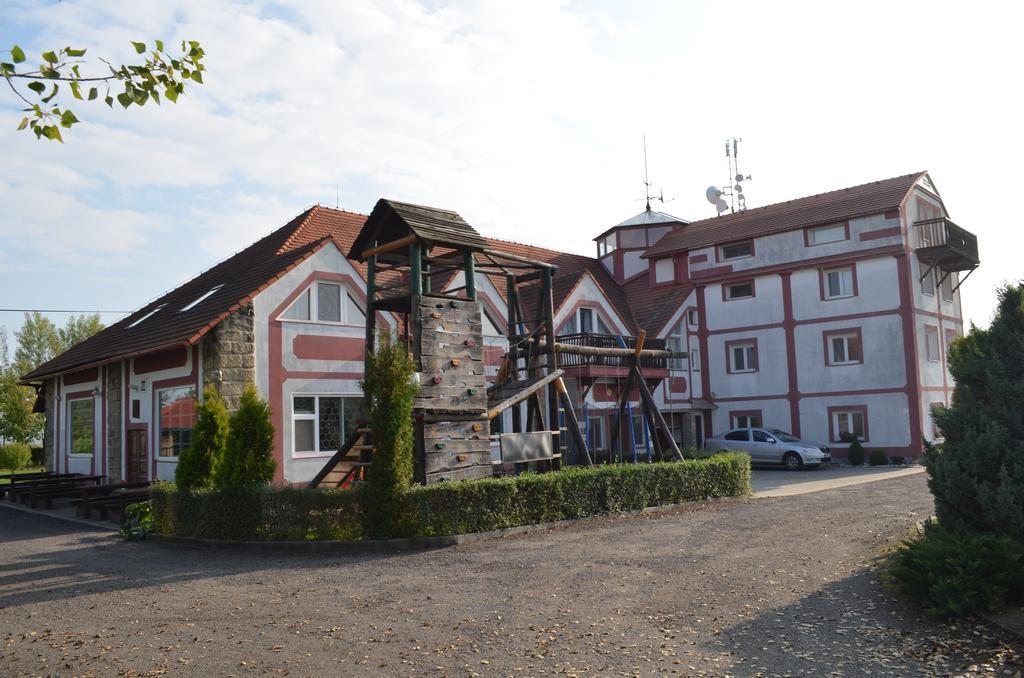 Famozclub Hotel Bakov nad Jizerou Exterior foto
