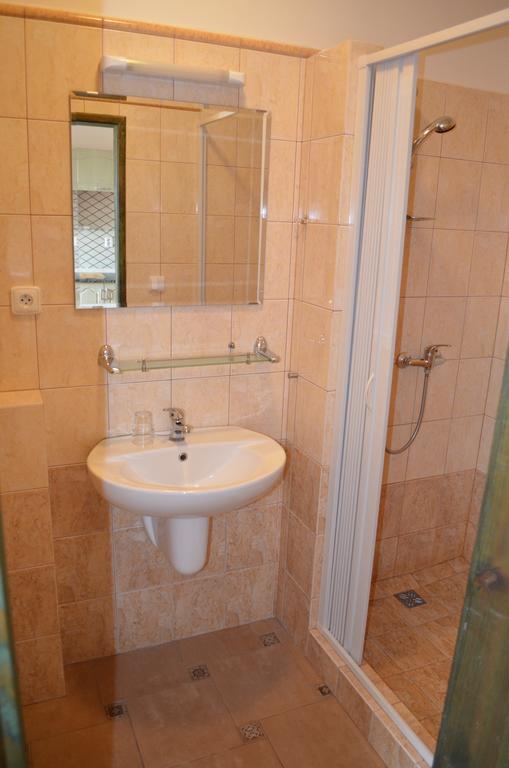 Famozclub Hotel Bakov nad Jizerou Cameră foto