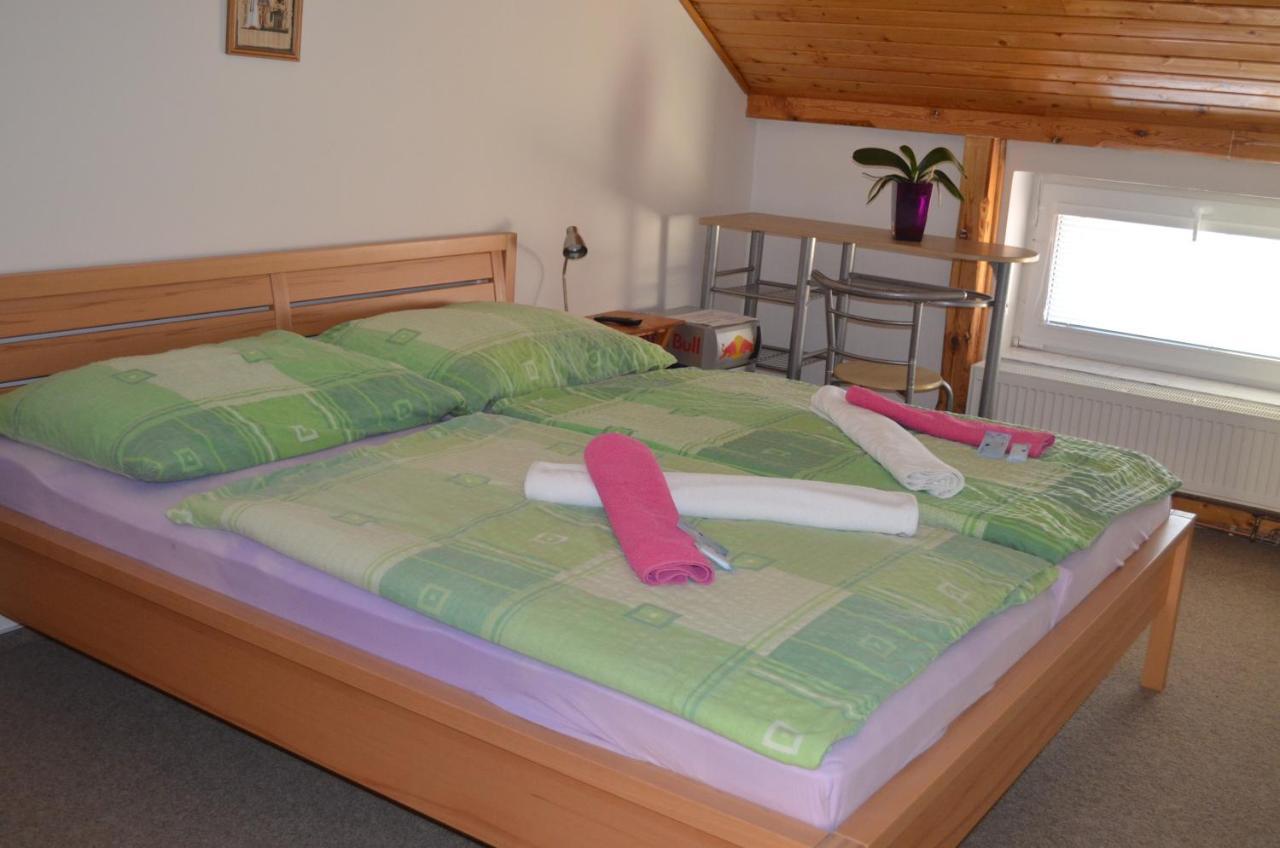 Famozclub Hotel Bakov nad Jizerou Cameră foto