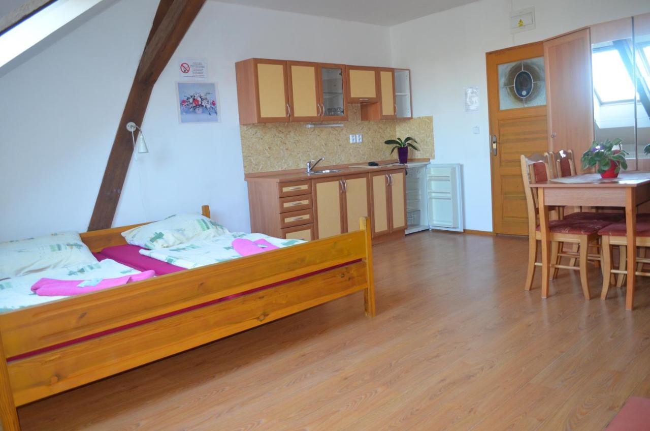 Famozclub Hotel Bakov nad Jizerou Cameră foto