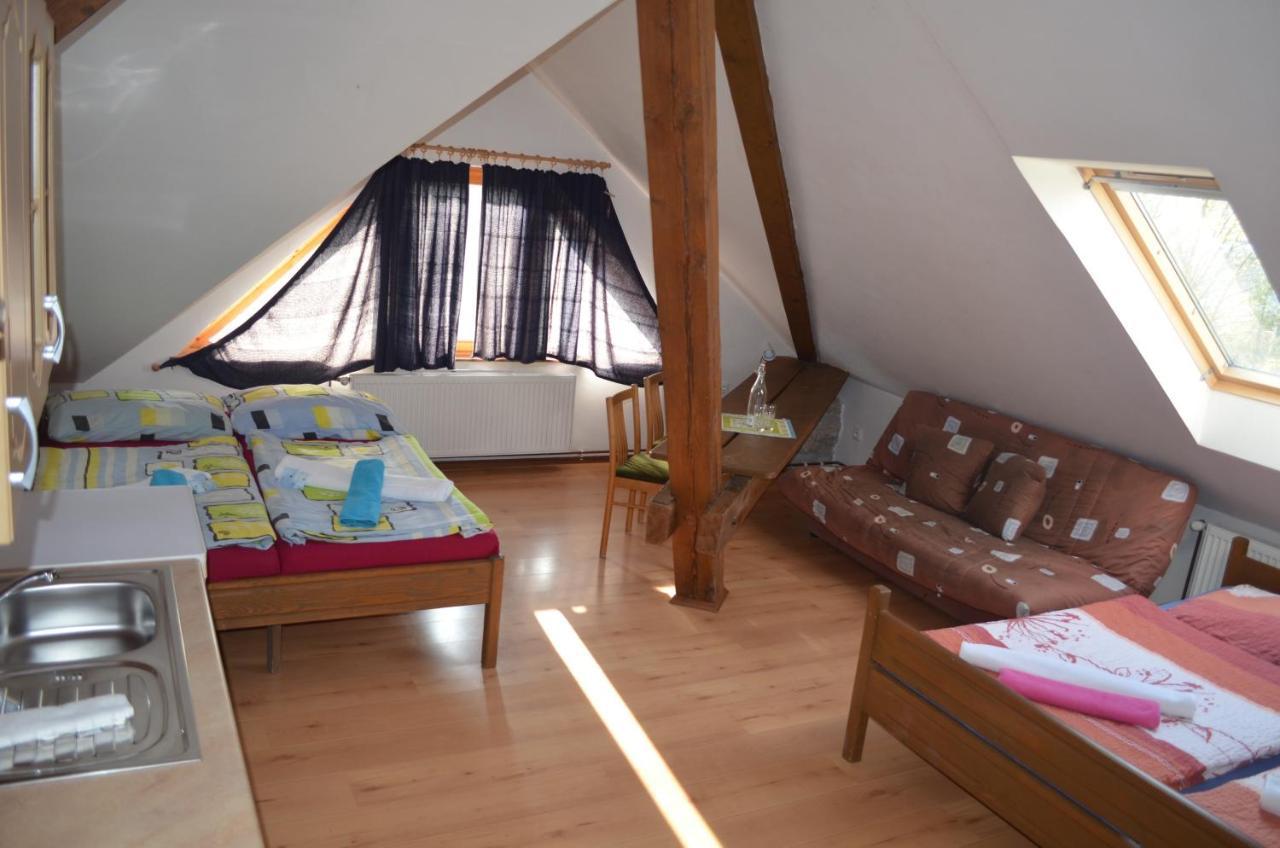 Famozclub Hotel Bakov nad Jizerou Cameră foto