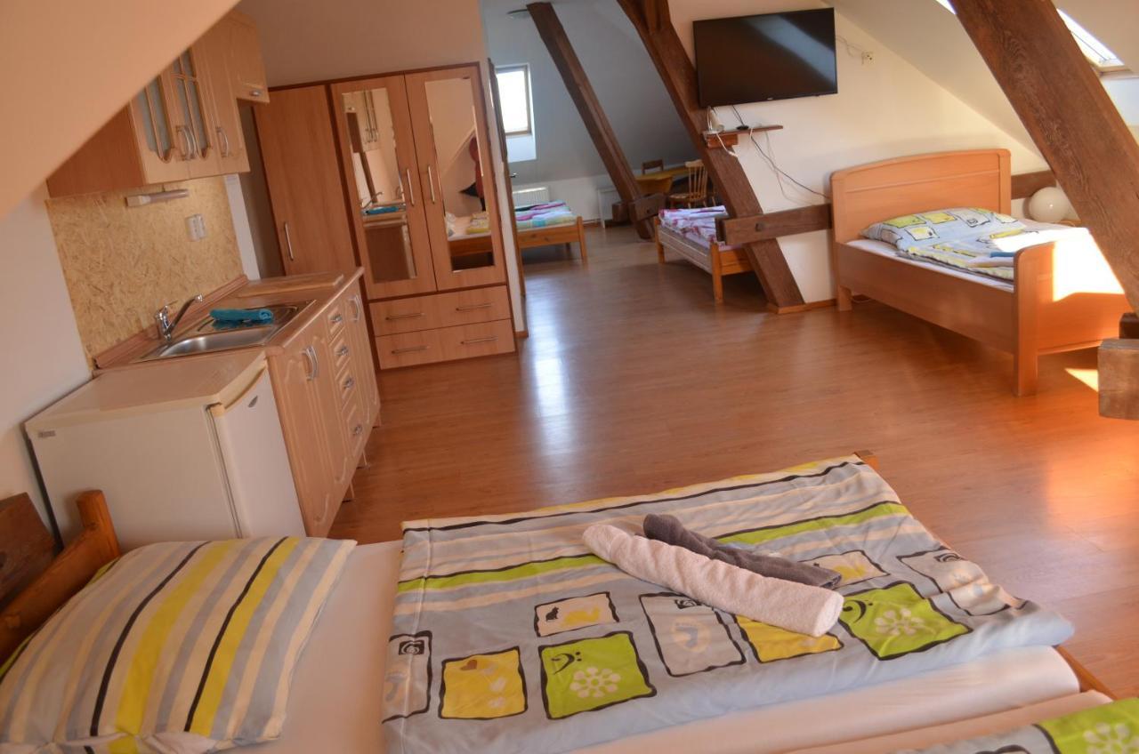 Famozclub Hotel Bakov nad Jizerou Cameră foto