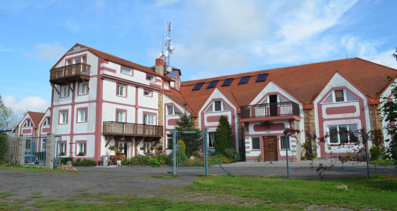 Famozclub Hotel Bakov nad Jizerou Exterior foto