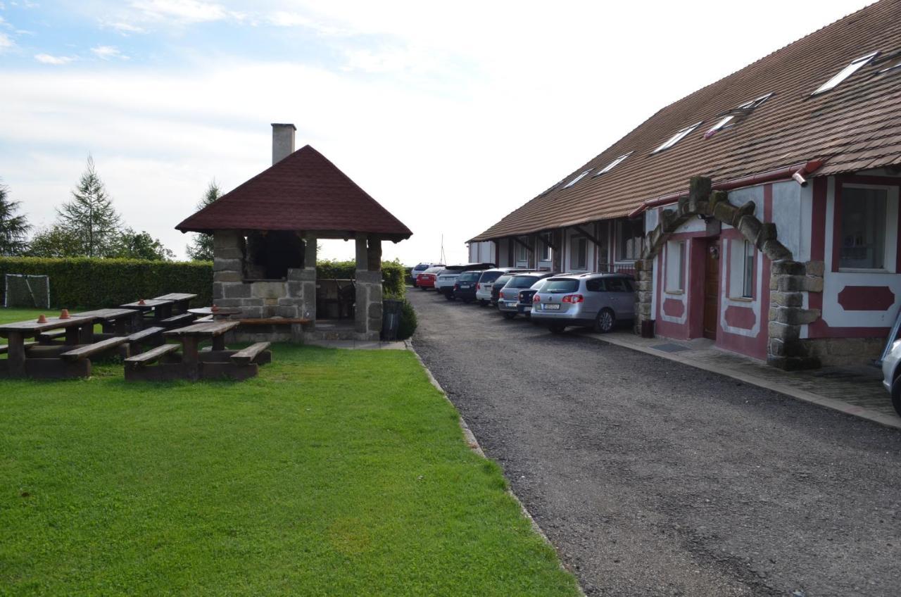 Famozclub Hotel Bakov nad Jizerou Exterior foto
